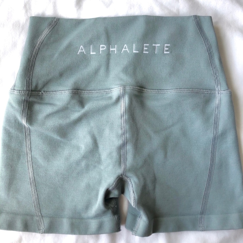 Alphalete Revival R6 Shorts - Light Grey